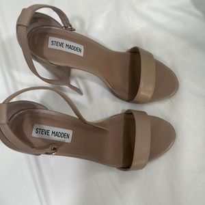 Beige Steve Madden 4 inch Carson heels